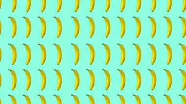 Muzların pembe arka plana döndüğü animasyon görüntüleri