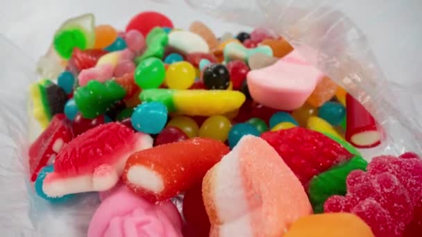 Macro fly-through footage of jelly sweets — Stock Video