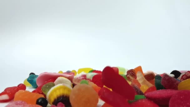 Macro terbang-melalui rekaman permen jelly — Stok Video