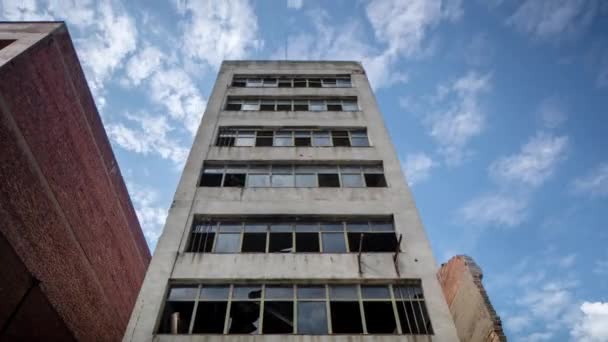 Zeitraffer-Aufnahmen von verlassenen Gebäuden mit Pannen, Barcelona, Spanien — Stockvideo