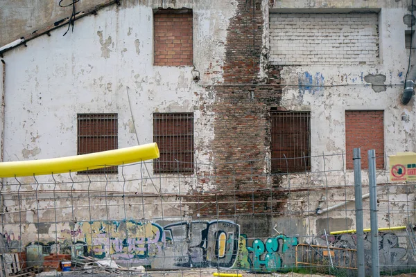 Terk edilmiş bina, El Poblenou, Barselona, İspanya — Stok fotoğraf