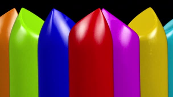 Vídeo de diferentes batons coloridos girando em estúdio — Vídeo de Stock