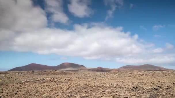 Timelapse of clouds over desert Timanfaya National Park. — Stock Video