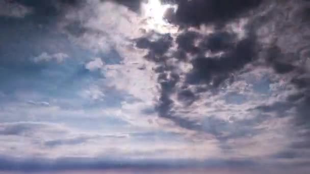 Vidéo boucle de nuages orageux se déplaçant dans le ciel au-dessus de la mer Méditerranée — Video