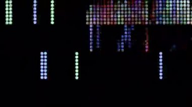 Öndeki video ekranında renkli pikselli arıza