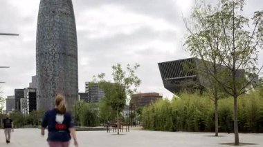 Barcelona 'daki Glories Metro İstasyonu' nun Zaman Çizelgesi ve Ulaşım ve insan yoğunluğu