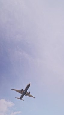 Barselona Havaalanı 'na dikey iniş için yakın uçakla geliyor.