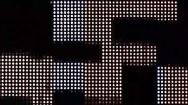 Öndeki video ekranında renkli pikselli arıza