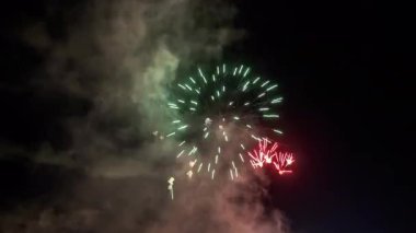 Havai fişek gösterisi Barselona üzerinden denize yansıdı.