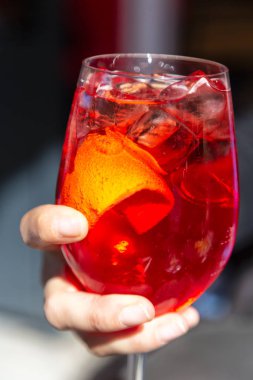 Kıbrıs'ta spritz lezzetli acı kavramı parti ve arkadaşlar gibi