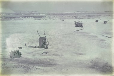 afar tuz düz beyaz boşluk ve alt hill yakınındaki el arabası diyarında Danakil Etiyopya Afrika'da