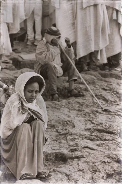 Etiyopya, Lalibela-Ocak 2018--genna celebratio kalabalık içinde kimliği belirsiz kişi dolaylarında