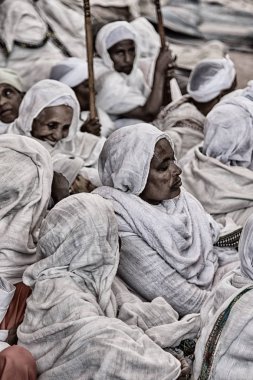 Etiyopya, Lalibela-Ocak 2018--genna celebratio kalabalık içinde kimliği belirsiz kişi dolaylarında