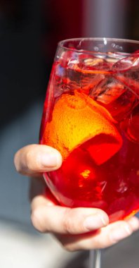 Kıbrıs'ta spritz lezzetli acı kavramı parti ve arkadaşlar gibi