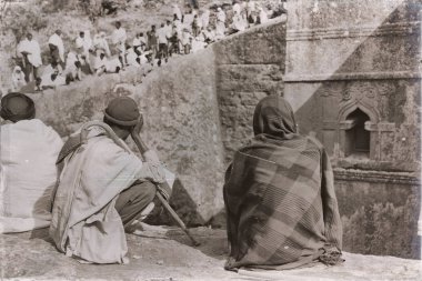 Etiyopya, Lalibela-Ocak 2018--genna kutlama ve churc kalabalık içinde kimliği belirsiz kişi dolaylarında