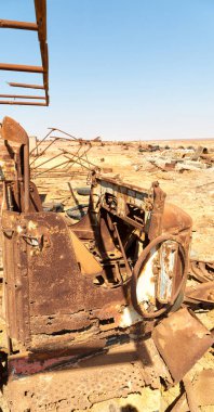 Danakil Etiyopya Afrika'da eski İtalyanca paslı Köyü antika araba ve sıcak