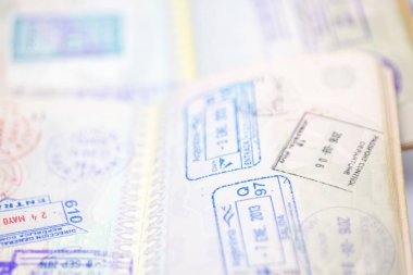 bulanıklık ve pasaport vize seyahat ve özgürlük bir sürü kavramı gibi beyaz arka planda