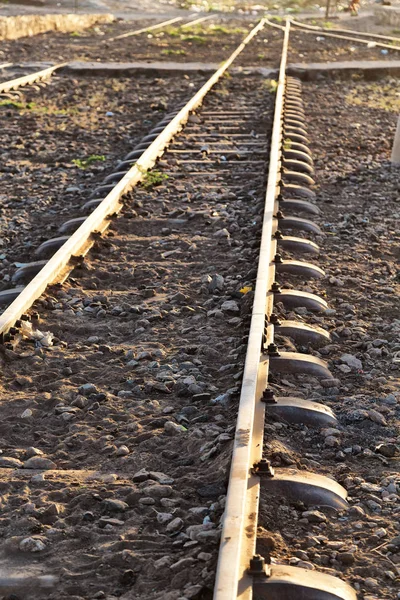 アフリカのエチオピアで背景のように日の出の光の中で鉄道道路 — ストック写真