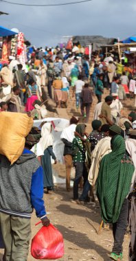 Etiyopya, Lalibela-Ocak 2018--genna celebratio kalabalık içinde kimliği belirsiz kişi dolaylarında