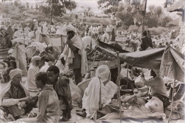 Etiyopya, Lalibela-Ocak 2018--genna celebratio kalabalık içinde kimliği belirsiz kişi dolaylarında