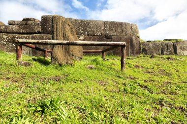 Şili rapa nui bir eski kültür antika ve mysteriuos muai heykeli sembolü