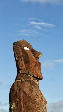Şili rapa nui bir eski kültür antika ve mysteriuos muai heykeli sembolü