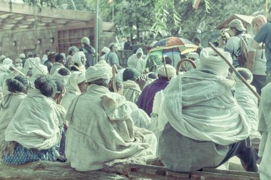 Etiyopya, Lalibela-Ocak 2018--genna celebratio kalabalık içinde kimliği belirsiz kişi dolaylarında