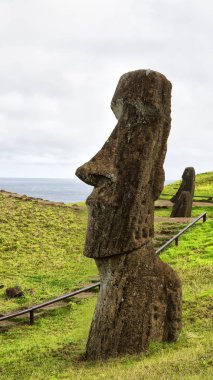 Şili rapa nui bir eski kültür antika ve mysteriuos muai heykeli sembolü