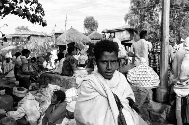 Etiyopya, Lalibela-Ocak 2018--genna celebratio kalabalık içinde kimliği belirsiz kişi dolaylarında