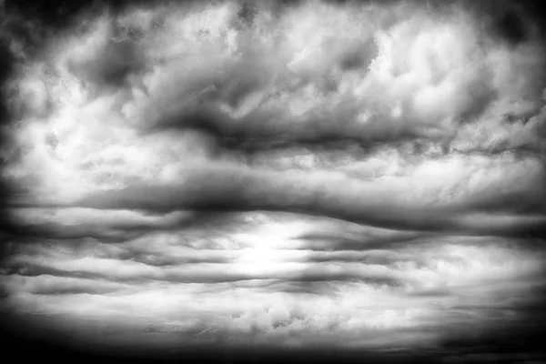 Τον Ουρανό Πολλά Σύννεφα Και Χώρο Όπως Έννοια Της Ελευθερίας — Φωτογραφία Αρχείου