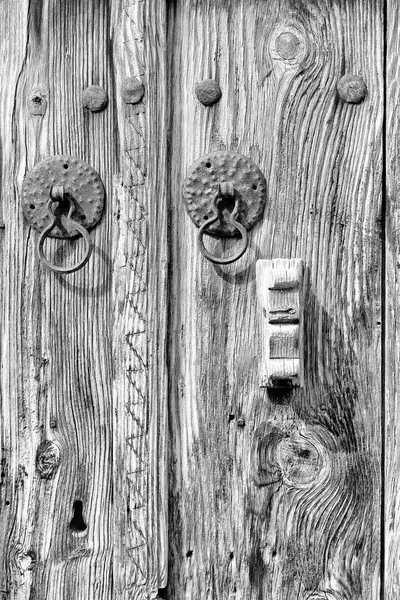 Кипре Старая Дверь Антикварный Ржавый Стук Концепция Безопасности — стоковое фото
