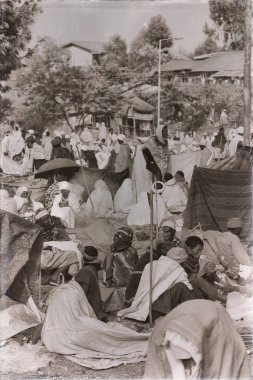 Etiyopya, Lalibela-Ocak 2018--genna celebratio kalabalık içinde kimliği belirsiz kişi dolaylarında