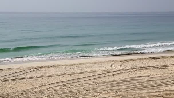 Imagens Mar Ondulado Costa Praia Oman Com Marcas Pneus — Vídeo de Stock