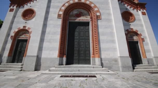 Budynek Starożytnych Religii Katolickiej Wieża Zegarowa Mercallo Włochy — Wideo stockowe