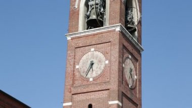 eski Katolik dini yapı ve saat kulesi varano borghi, İtalya