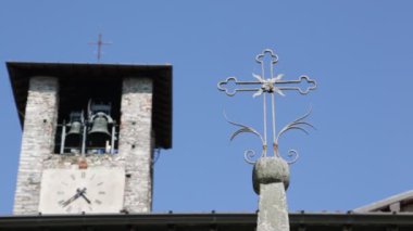 eski Katolik Kilisesi ve çapraz İtalya