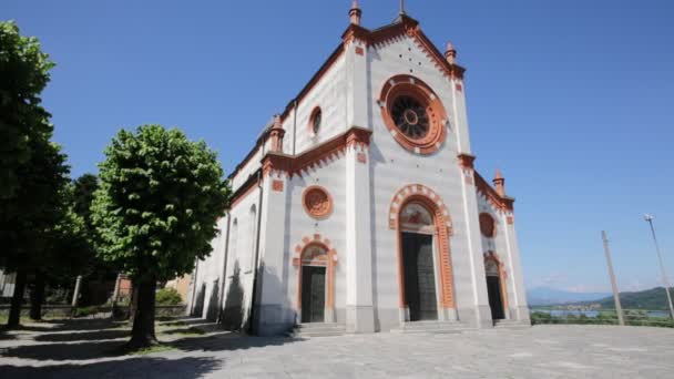 Alte Katholische Kirche Und Uhrturm Italien — Stockvideo
