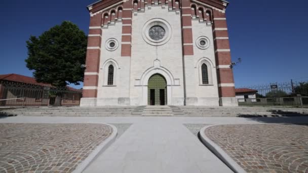 Gebouw Van Oude Katholieke Godsdienst Klokkentoren Varano Borghi Italië — Stockvideo