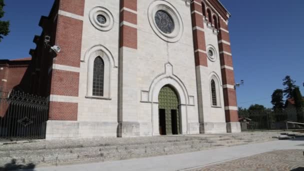 Forntida Katolska Religionen Byggnad Och Klocktornet Varano Borghi Italien — Stockvideo