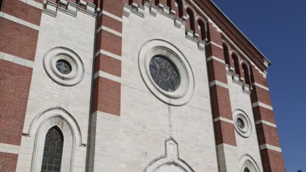 Altes Katholisches Religionsgebäude Und Uhrturm Varano Borghi Italien — Stockvideo