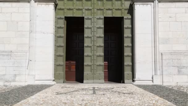 Antigua Iglesia Católica Torre Del Reloj Italia — Vídeos de Stock