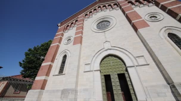 Budynek Starożytnych Religii Katolickiej Wieża Zegarowa Varano Borghi Włochy — Wideo stockowe