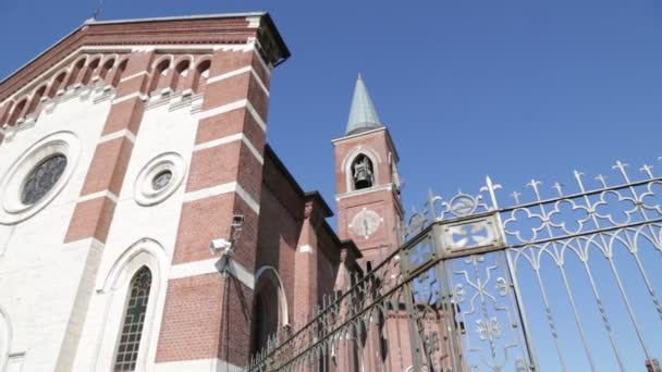 Gebouw Van Oude Katholieke Godsdienst Klokkentoren Varano Borghi Italië — Stockvideo