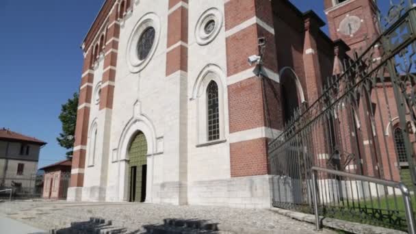 Antigo Edifício Religião Católica Torre Relógio Varano Borghi Itália — Vídeo de Stock