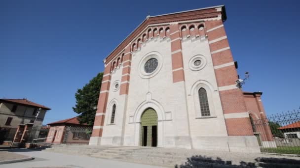 Gebouw Van Oude Katholieke Godsdienst Klokkentoren Varano Borghi Italië — Stockvideo