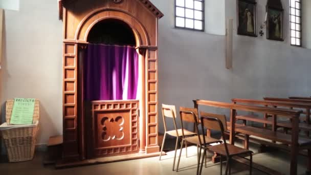 Interior Igreja Católica Com Cabine Confissão Itália — Vídeo de Stock