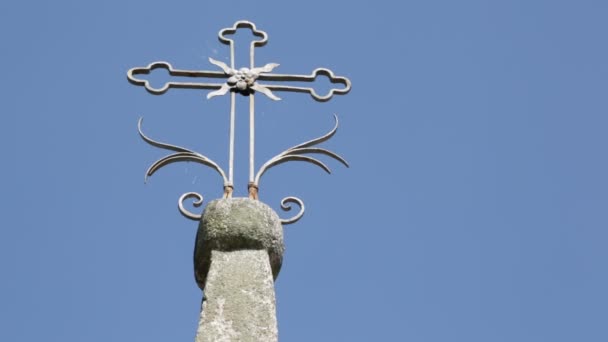 古老的天主教教堂和十字架在意大利 — 图库视频影像
