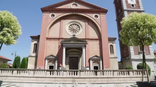 Alte Katholische Kirche Und Uhrturm Italien — Stockvideo