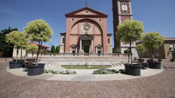Πύργος Της Αρχαίας Καθολικής Εκκλησίας Και Ρολόι Στην Ιταλία — Αρχείο Βίντεο