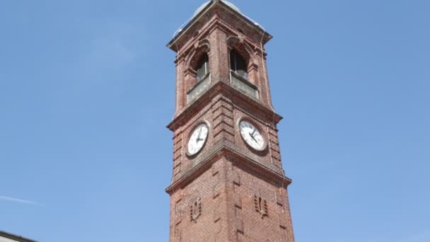 Antigua Iglesia Católica Torre Del Reloj Italia — Vídeo de stock
